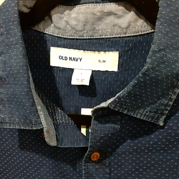 Old Navy Men's Button Down Shirt - Picture 4 of 5